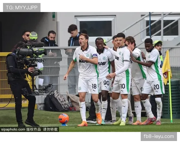 欧冠VAR争议再起风波 裁判关键判罚引球迷与专家激烈质疑