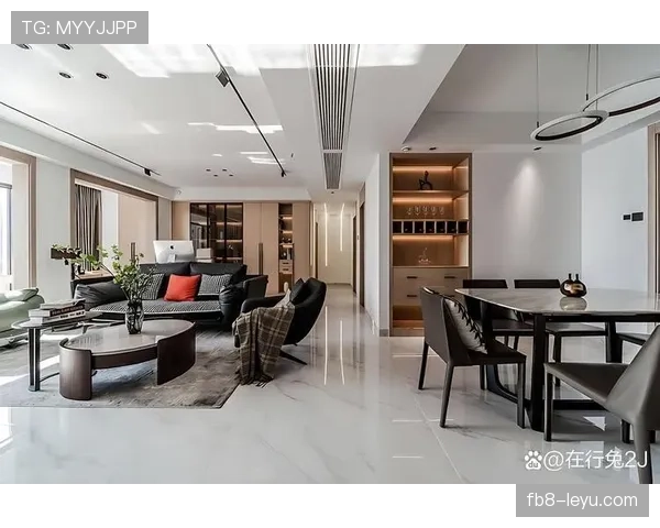 鲍春来退役后住的那套别墅，保洁阿姨说光拖地就要俩小时